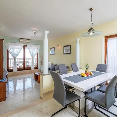 Apartment Stunning Apartment In Labin With Kitchen Ravni