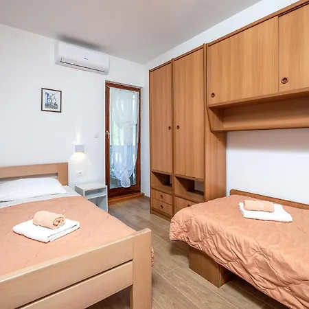 Apartment Stunning Apartment In Labin With Kitchen