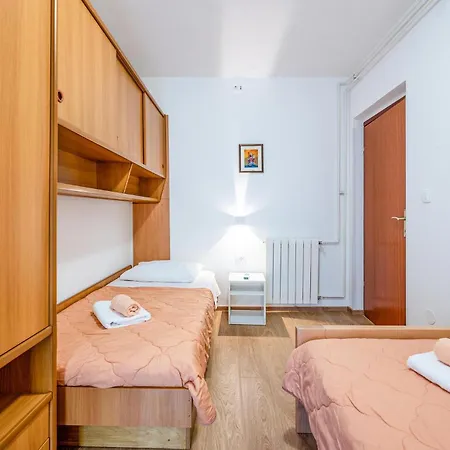 Stunning Apartment In Labin With Kitchen * Ravni