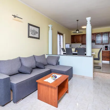 Apartment Stunning Apartment In Labin With Kitchen *
