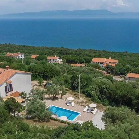 Stunning Apartment In Labin With Kitchen *
